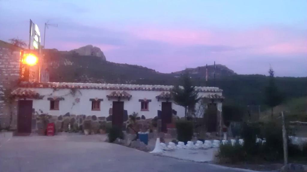 Alojamiento Rural La Caseria De Piedra Restaurante Jaen Ngoại thất bức ảnh
